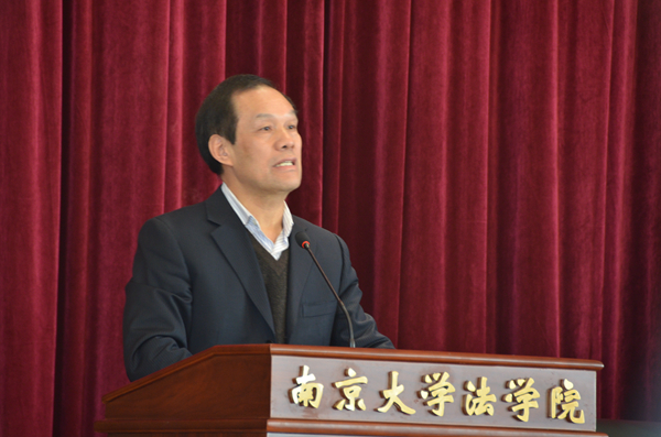 7江苏省法学会副会长、省政协常委、社法委副主任朱华仁讲话.jpg 7江苏省法学会副会长、省政协常委、社法委副主任朱华仁讲话.jpg