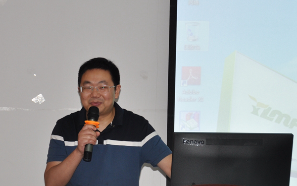 陈坤老师做评议.jpg 陈坤老师做评议.jpg